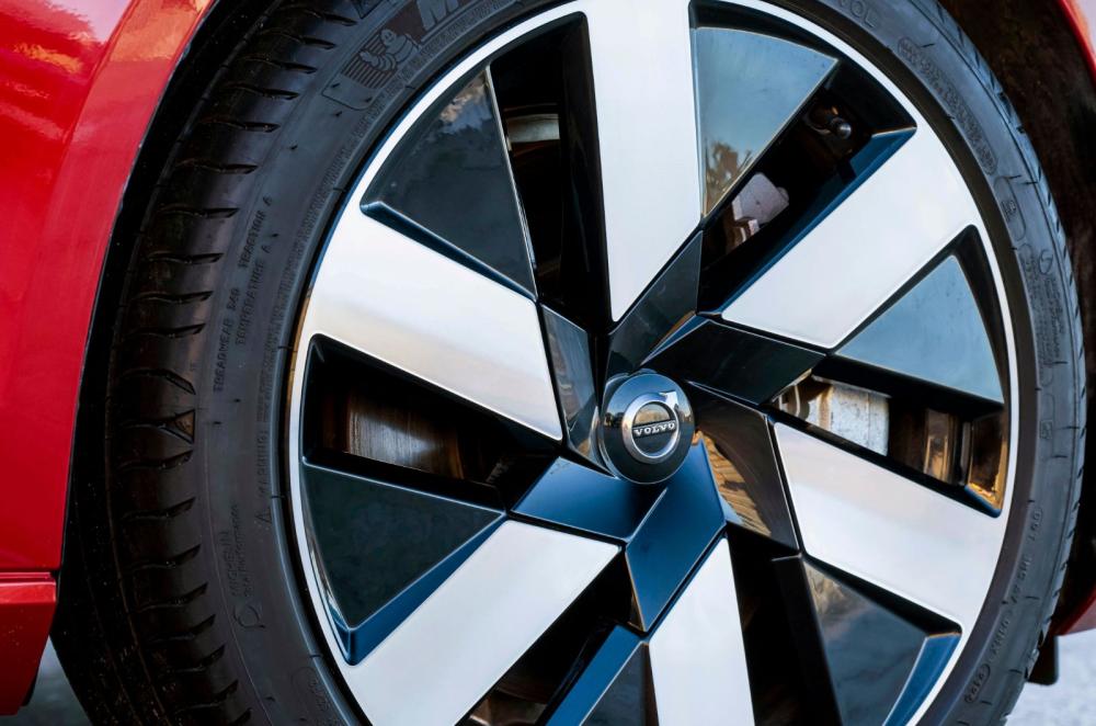 2025 Volvo V60 exterior details