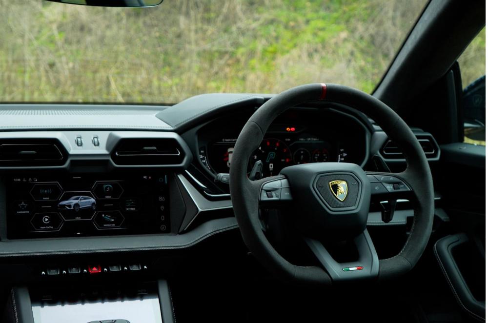 Lamborghini Urus interior dashboard
