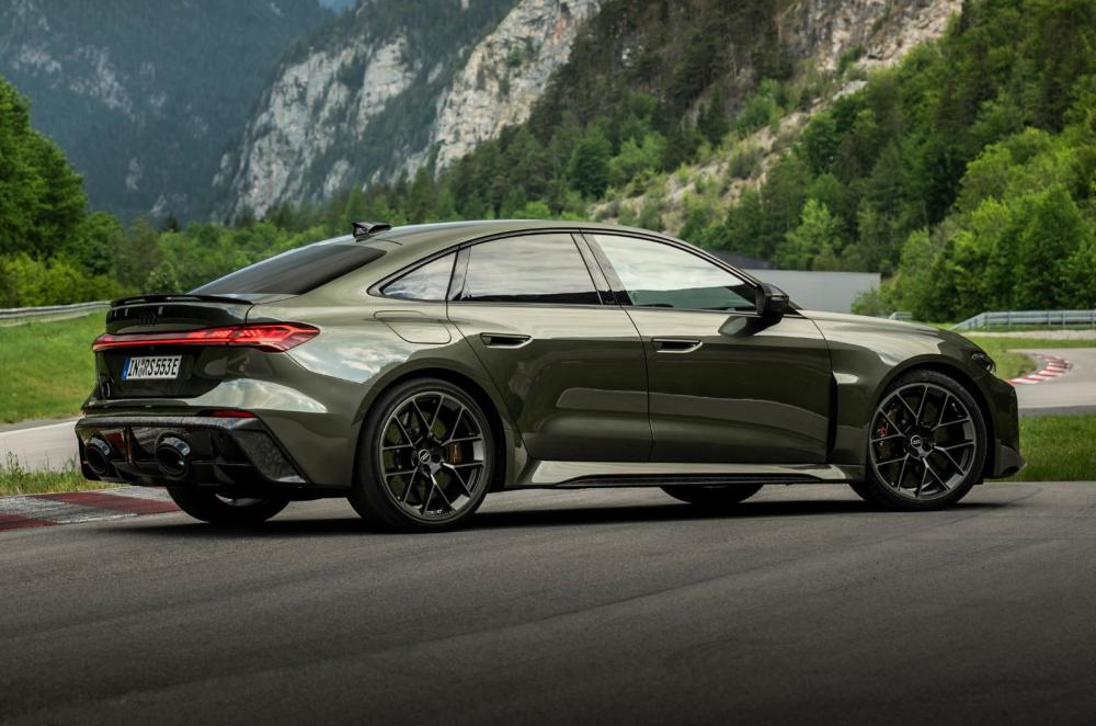 Audi RS5 saloon side still