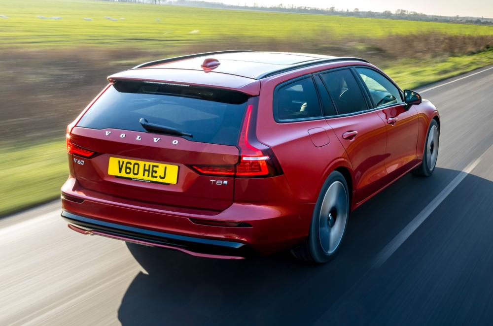 2025 Volvo V60 exterior dynamic