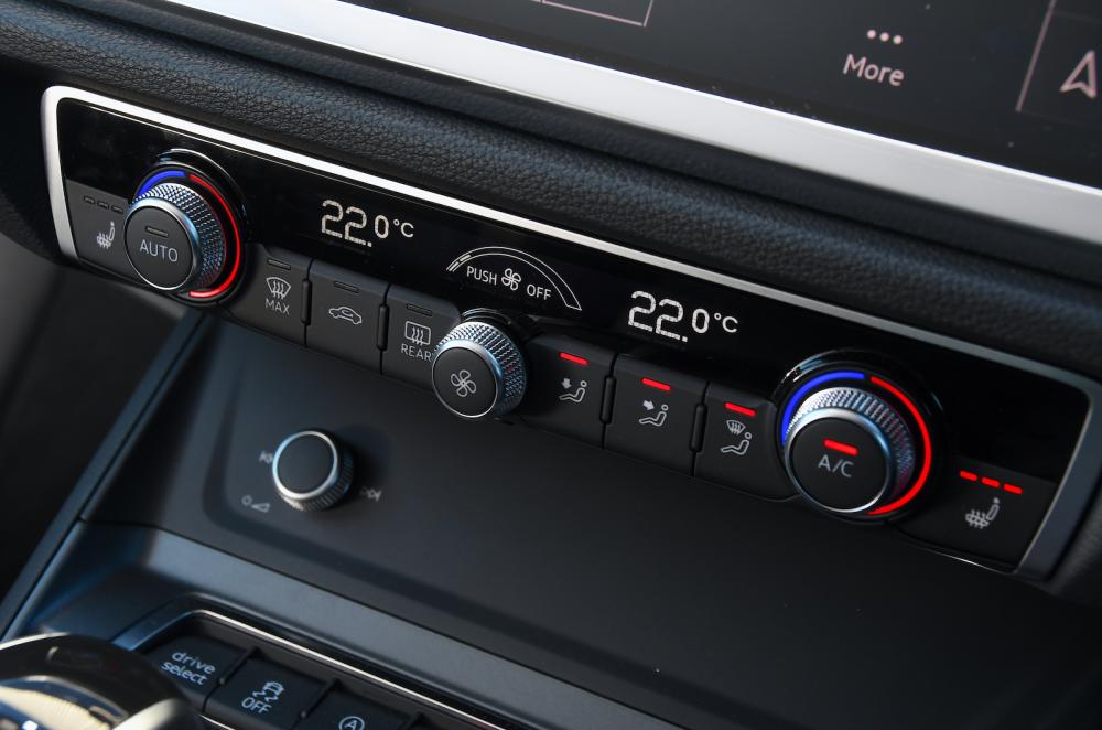 Used Audi Q3 2018-2025 climate controls
