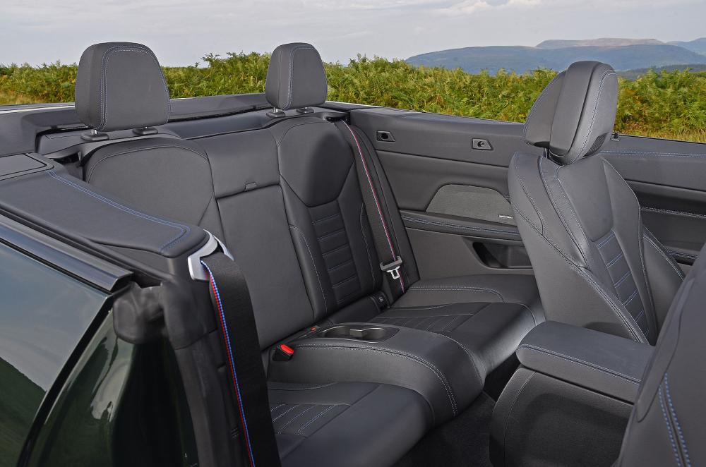 Used BMW 4 Series Convertible 2021-present interior back seats