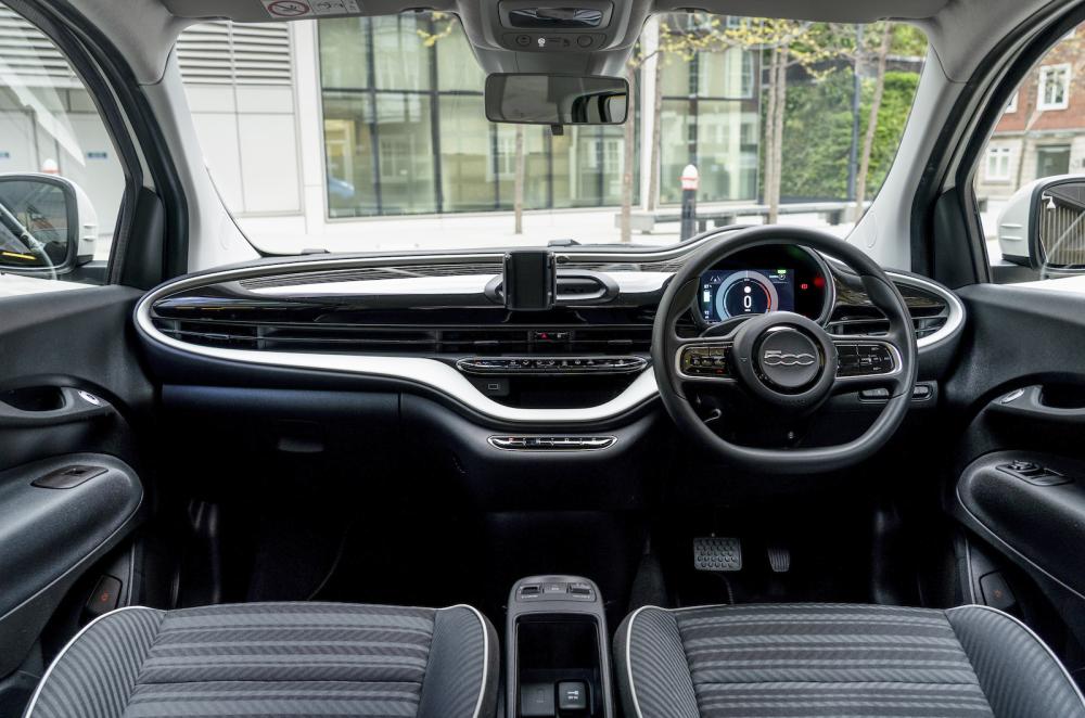 Used Fiat 500 Electric 2021-present interior dashboard