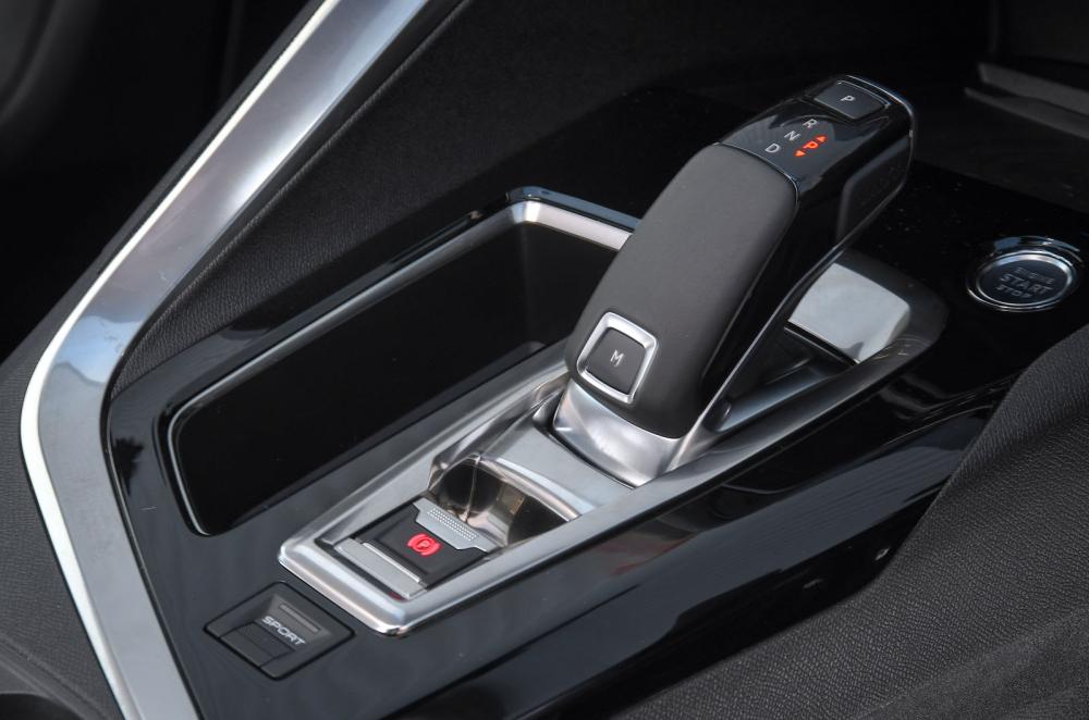 Used Peugeot 3008 2017-2024 gear selector