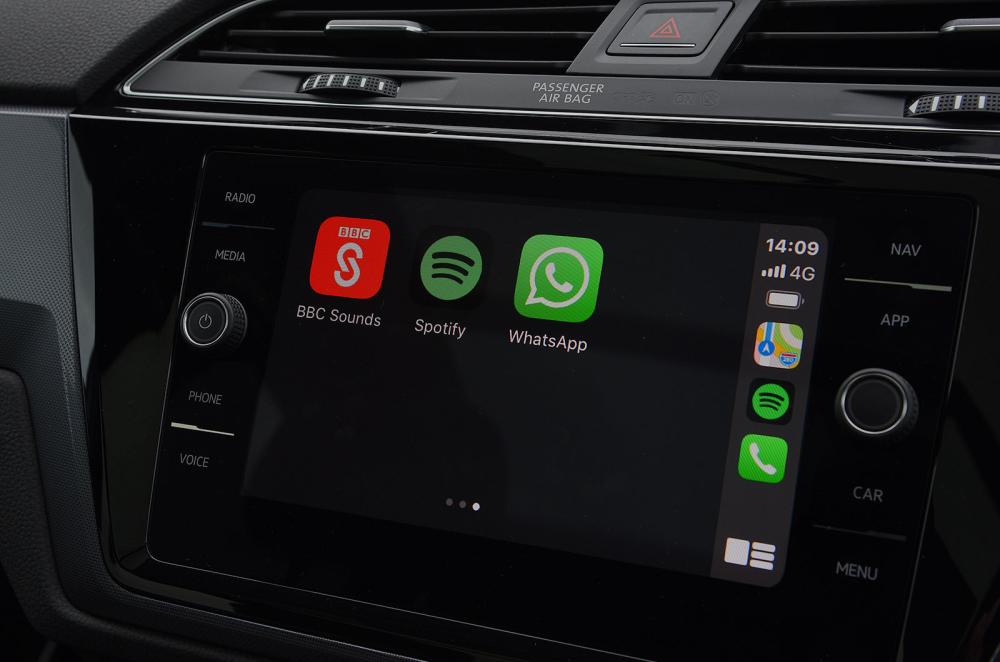 Used Volkswagen Touran 2015-present infotainment system