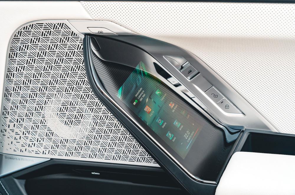 Used BMW i7 2022-present rear seat controls