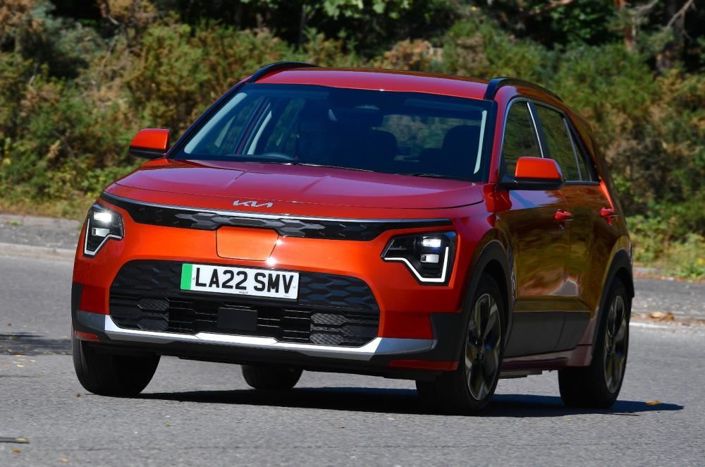 Used Kia Niro EV 2022-2026 front cornering orange