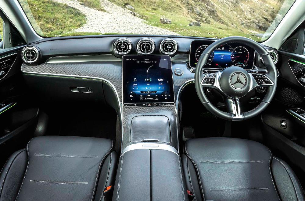 Used Mercedes C-Class Estate 2021-present interior dashboard
