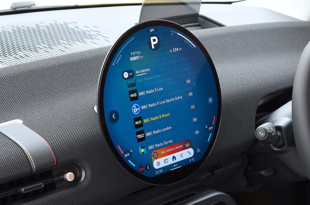 Used Mini Cooper Electric 2024-present touchscreen infotainment