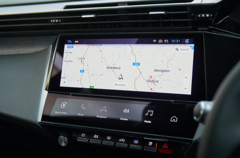 Used Peugeot 308 2022-present touchscreen infotainment