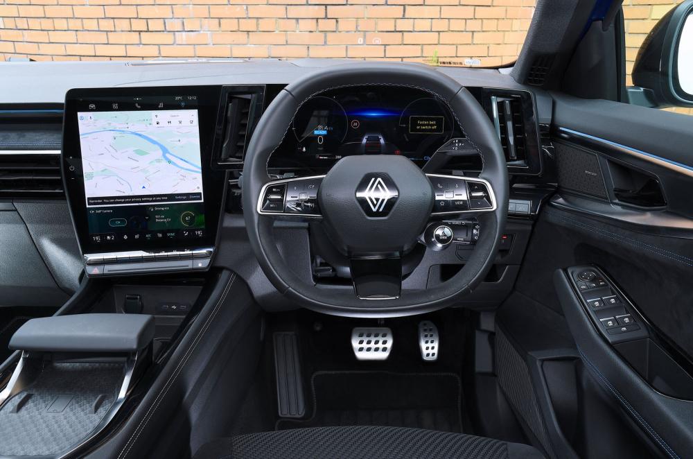 Used Renault Austral 2023-present interior dashboard