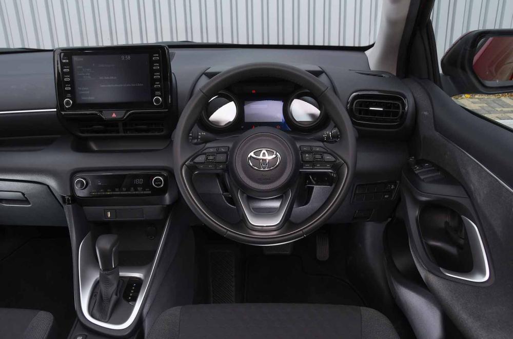 Used Toyota Yaris 2020-present interior dashboard