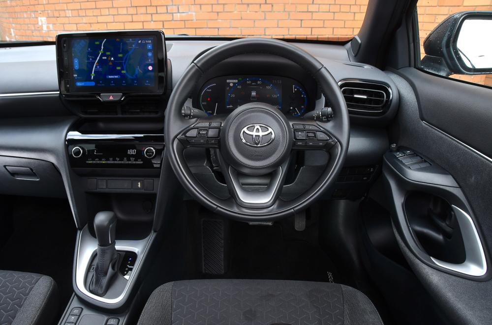 Used Toyota Yaris Cross 2021-present interior dashboard