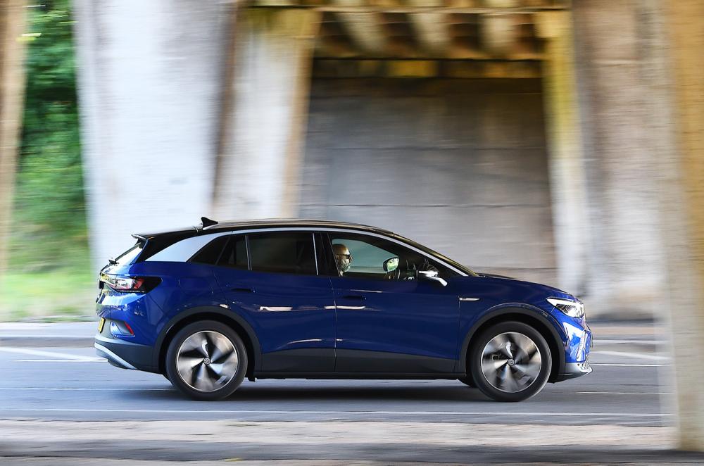 Used Volkswagen ID 4 2021-present side driving blue