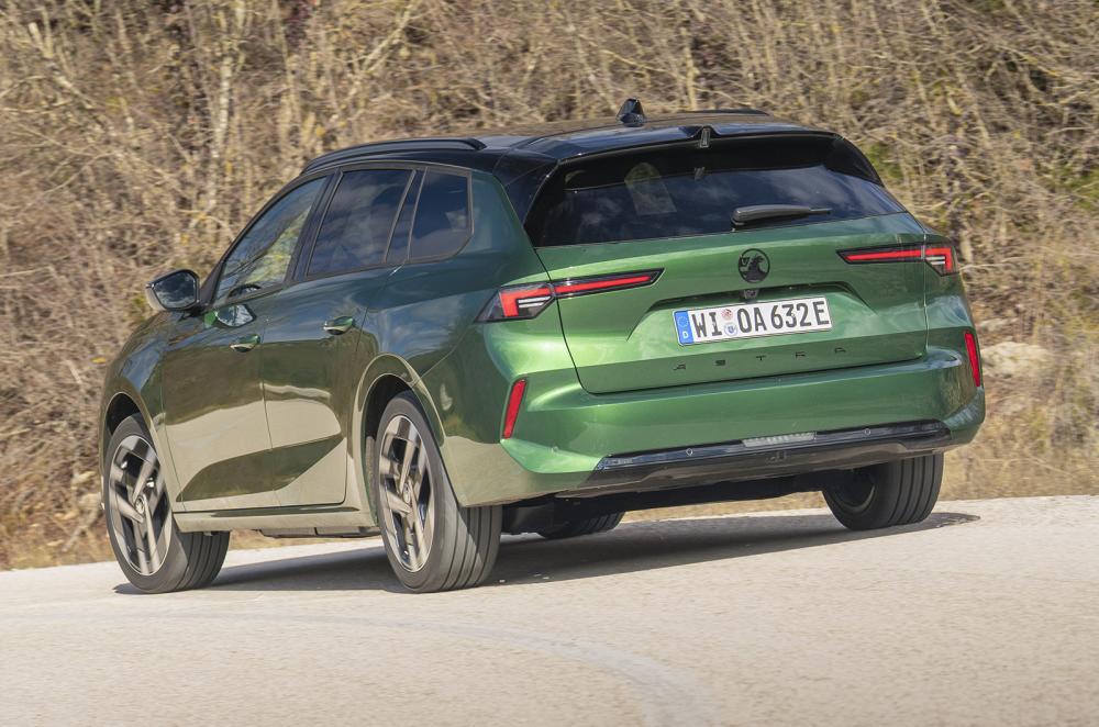 Vauxhall Astra Sports Tourer rear cornering