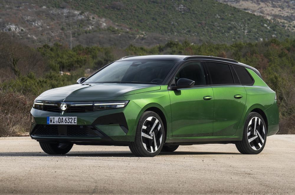 Vauxhall Astra Sports Tourer static front left