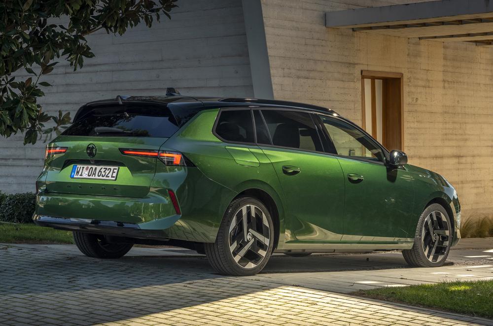 Vauxhall Astra Sports Tourer static rear right