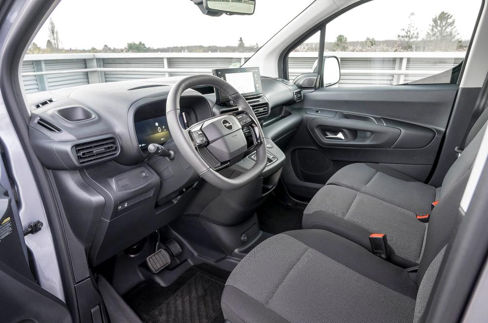 Vauxhall Combo Cargo XL front interior