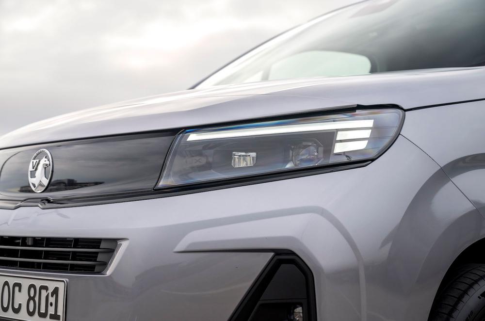Vauxhall Combo Cargo XL headlights