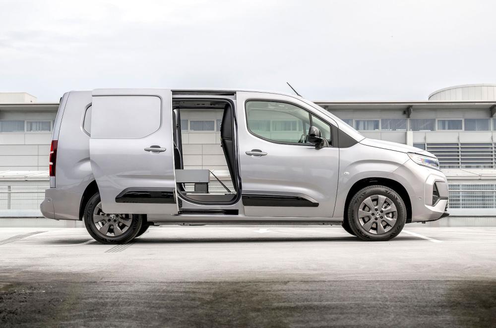 Vauxhall Combo Cargo XL right static doors open
