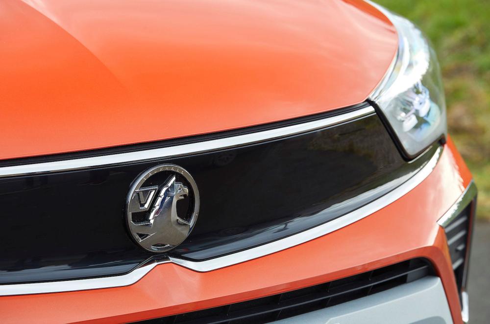 Vauxhall Crossland front badge