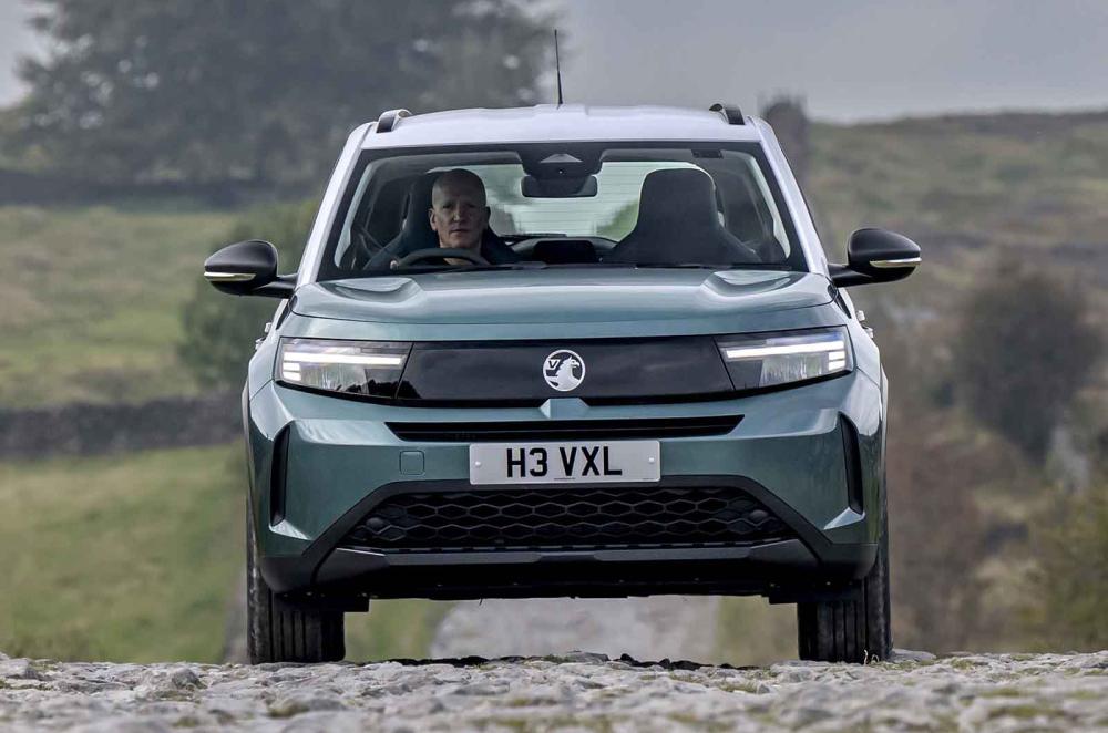 Vauxhall Frontera driving front