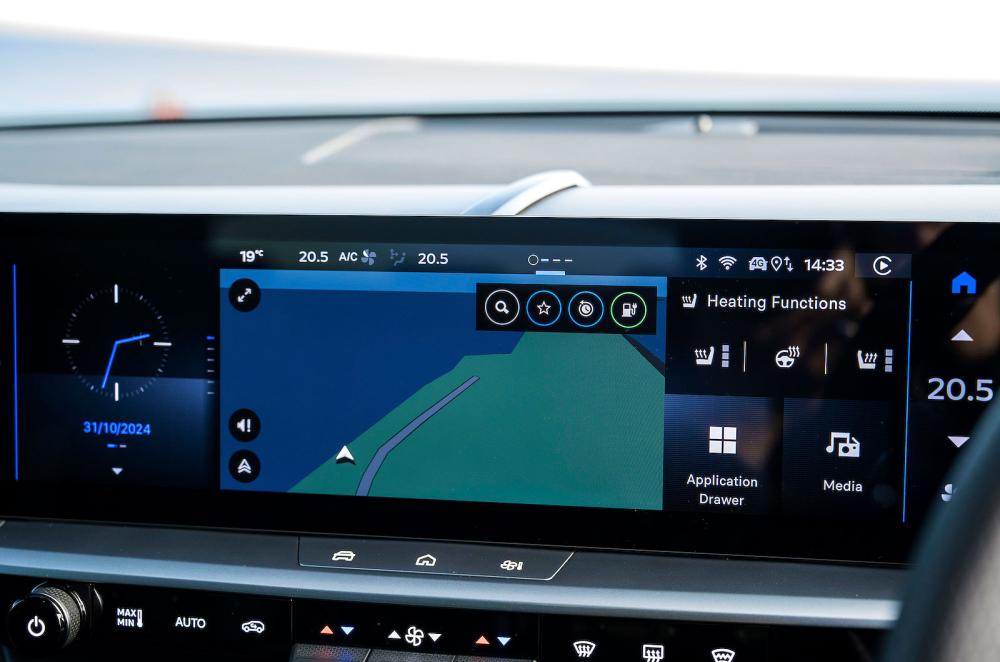  Vauxhall Grandland Electric infotainment touchscreen