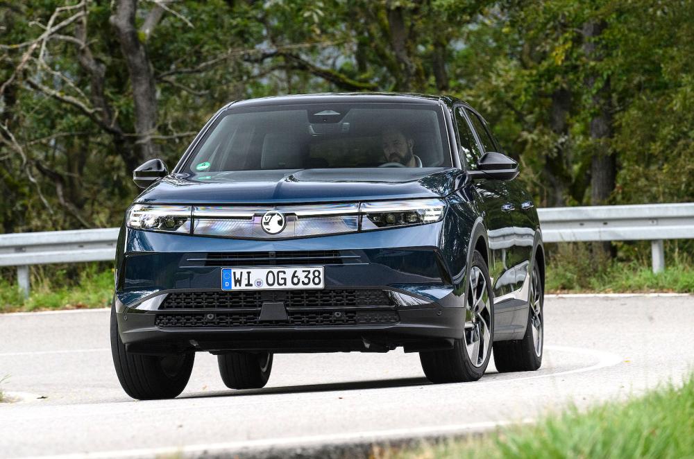 Vauxhall Grandland Hybrid front cornering