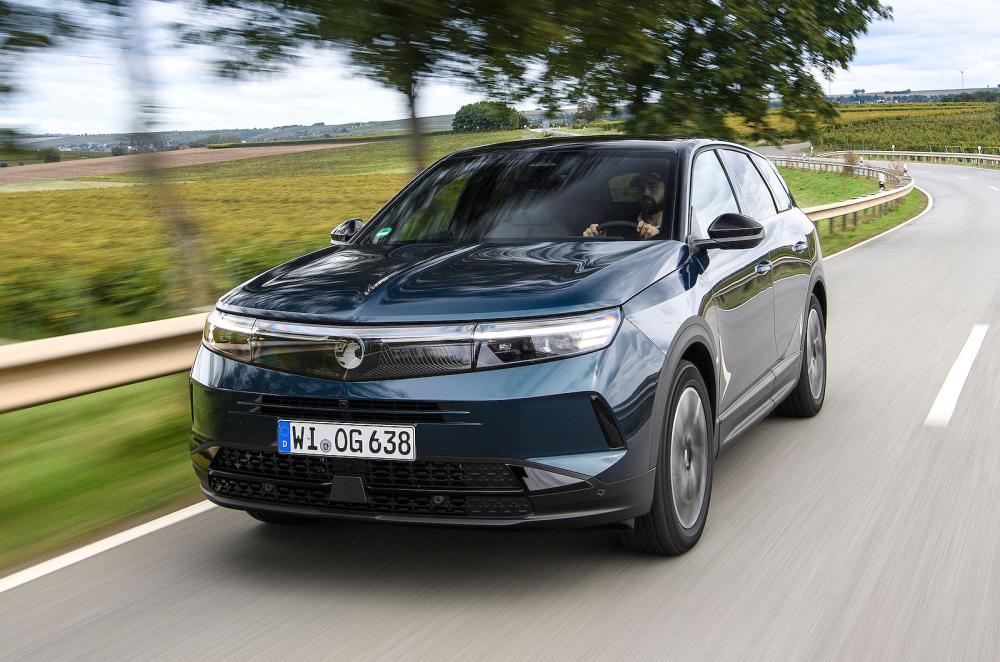 Vauxhall Grandland Hybrid right left driving