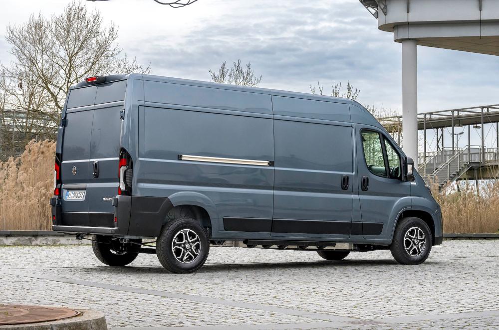 Vauxhall Movano rear right static