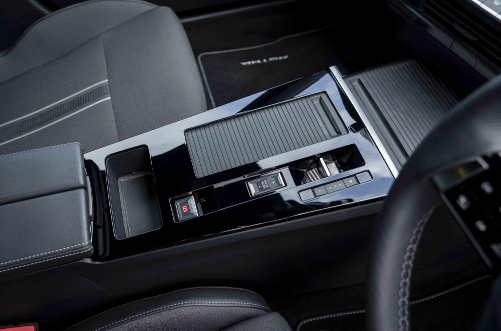 Vauxhall Astra Sports Tourer GSE centre console