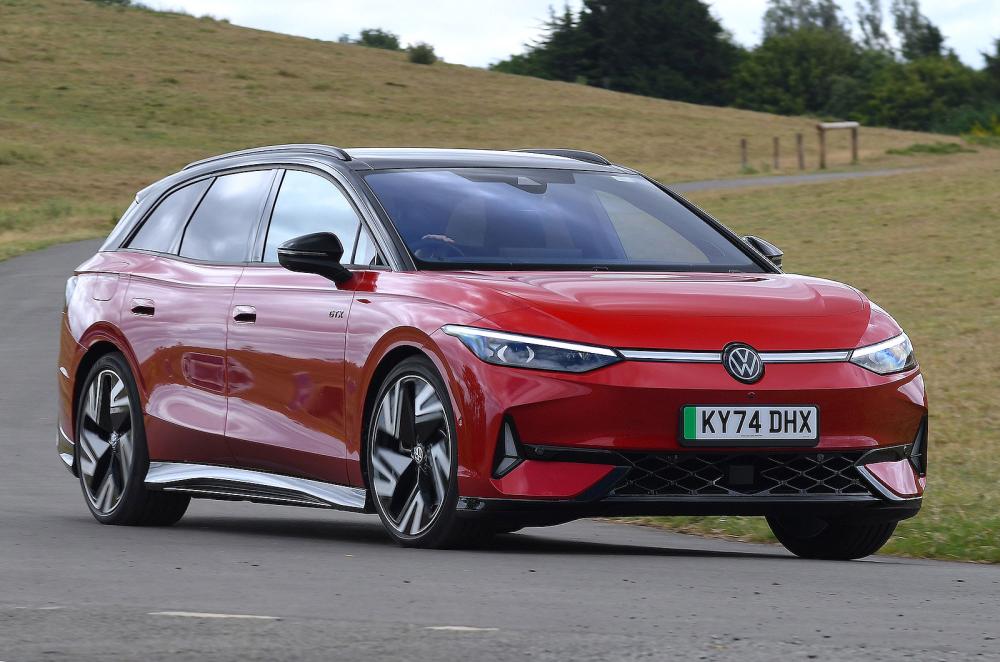 Volkswagen ID 7 Tourer front cornering