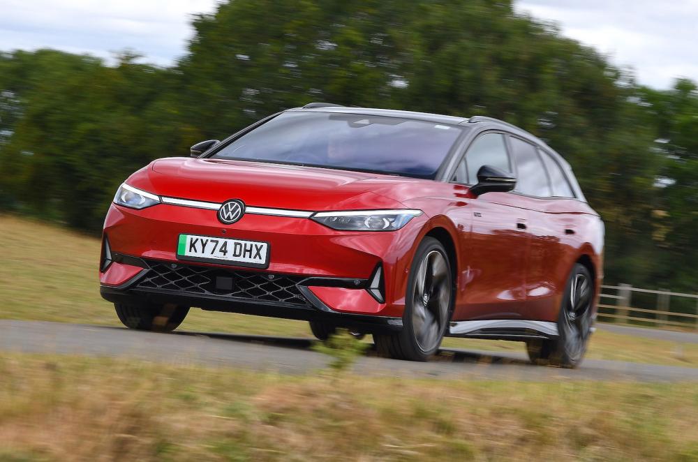 Volkswagen ID 7 Tourer front left driving