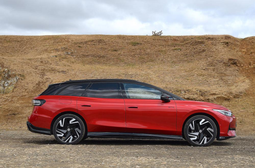 Volkswagen ID 7 Tourer right static