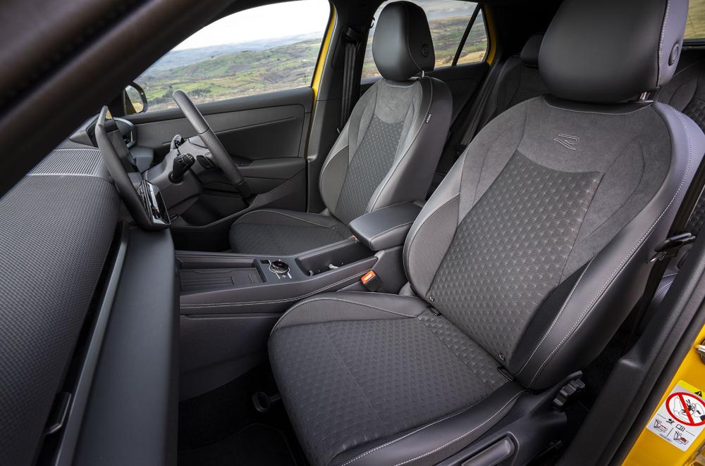 Volkswagen T-Roc front seats
