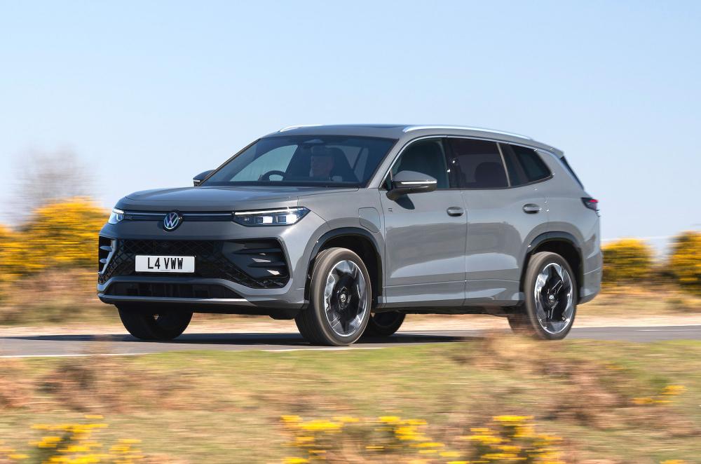 Volkswagen Tayron front left driving