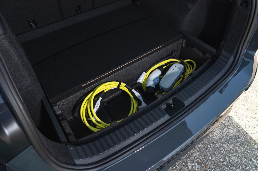 Volkswagen Tayron PHEV charging cables