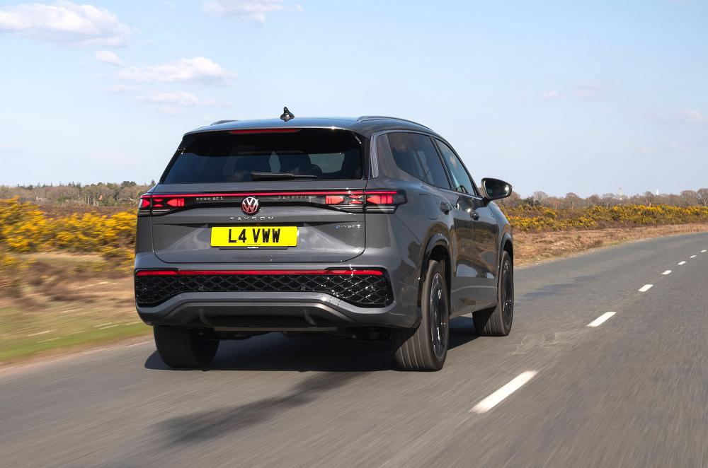 Volkswagen Tayron rear right driving