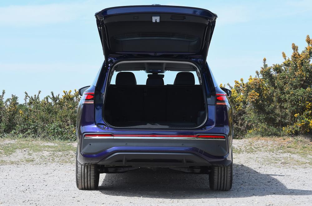 Volkswagen Tayron static rear tailgate open