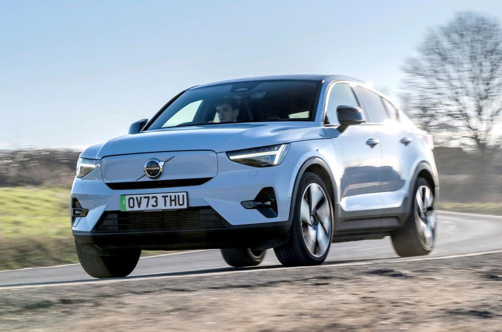 Volvo EC40 front cornering