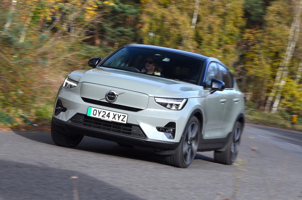 Volvo EC40 front cornering