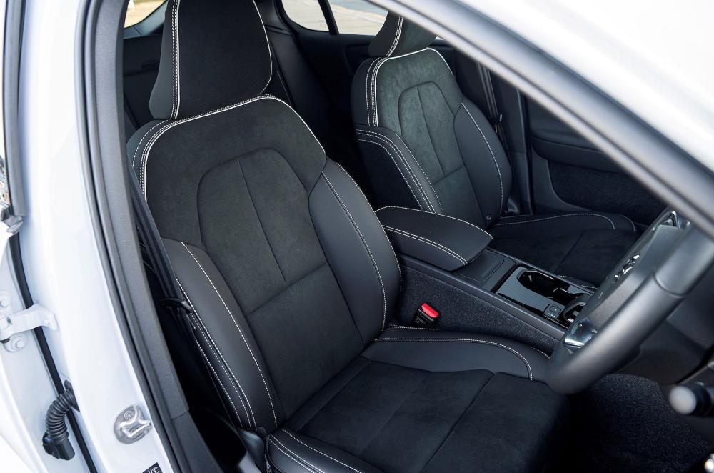 Volvo EC40 interior front seats