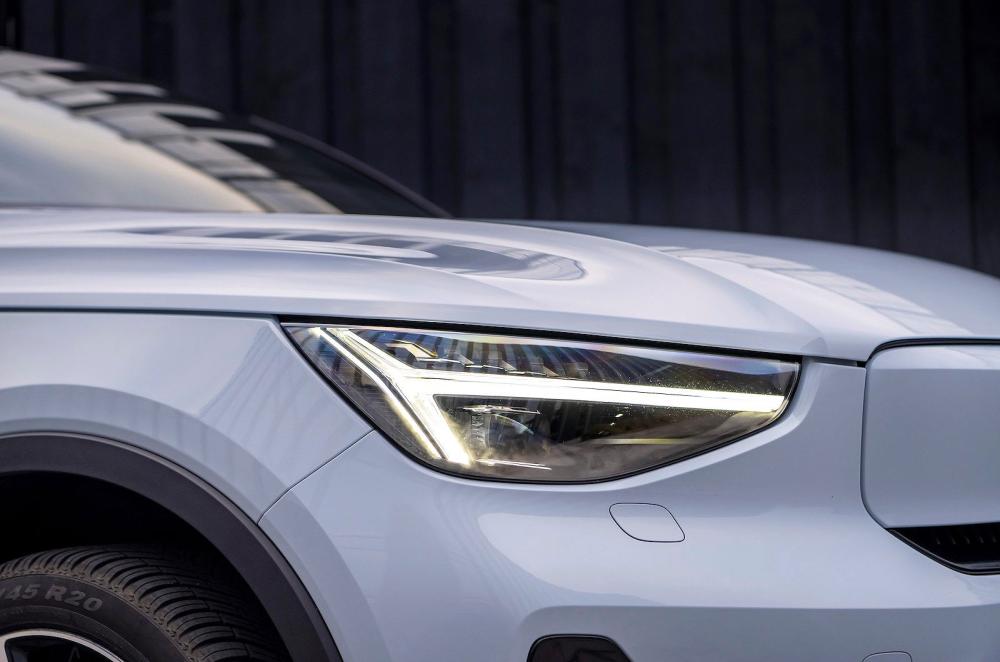 Volvo EC40 headlights detail