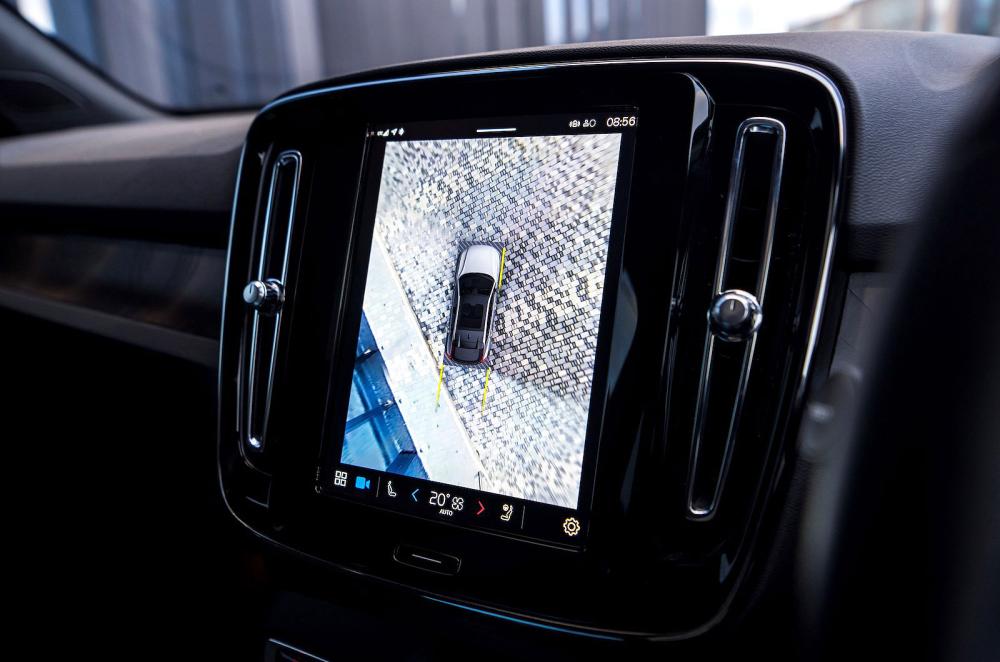 Volvo EC40 interior infotainment screen