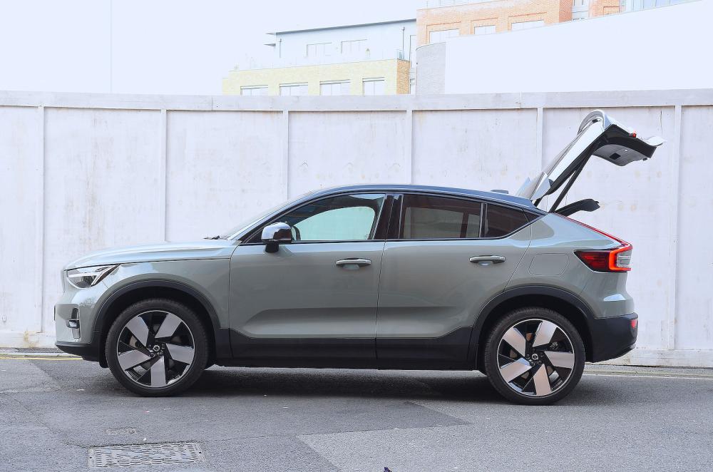 Volvo EC40 left static boot open