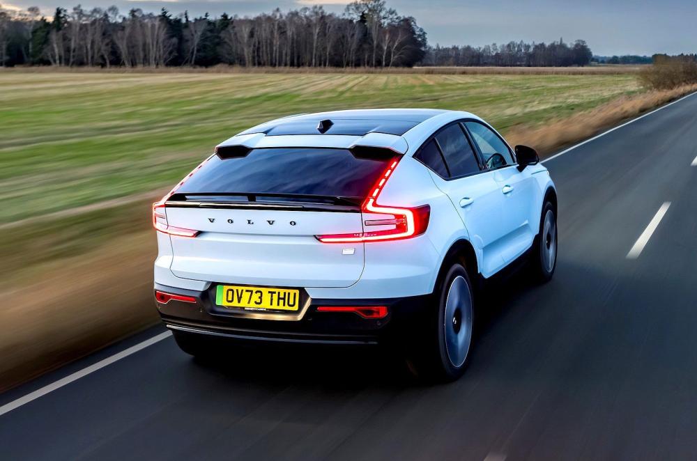 Volvo EC40 rear right driving