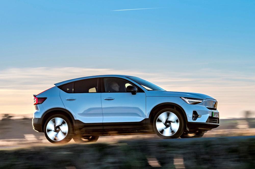 Volvo EC40 right driving