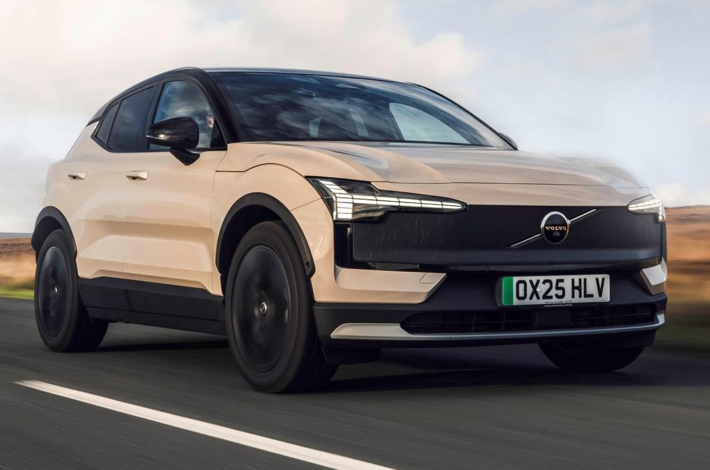 Volvo EX30 Cross Country driving