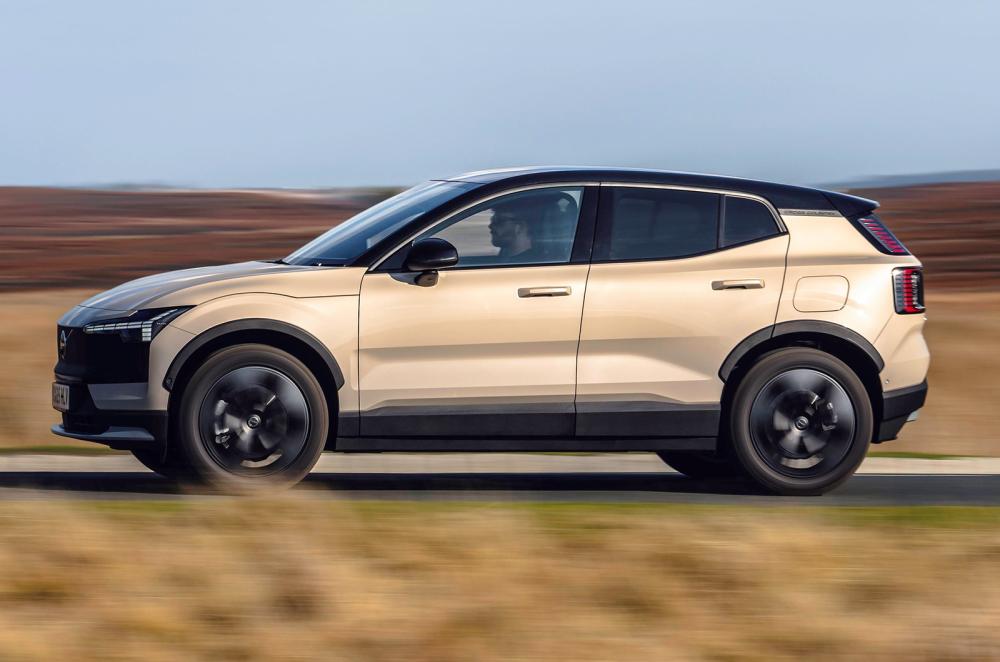 Volvo EX30 Cross Country driving side