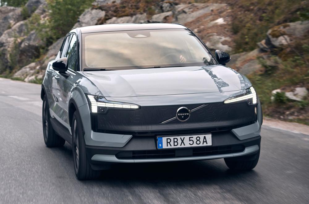 Volvo EX30 Cross Country front right driving